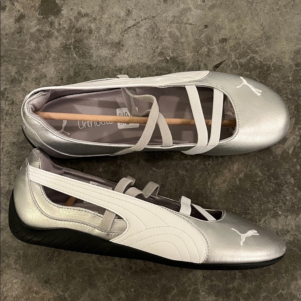 Puma Women's Silver Athletic Shoes W10